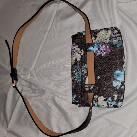 Calvin Klein - Picture 2 of 5